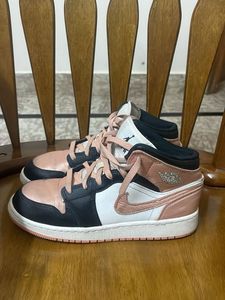 Air Jordan 1 Mid SE Sneakers