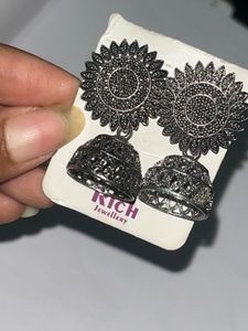 combo of 10 earrings, 2 foot rings and a pin