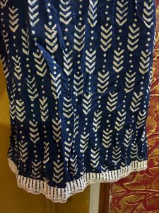 Blue &amp; White Printed Sleeveless Kurta