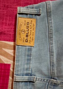 Light Wash High-Waisted Jeans