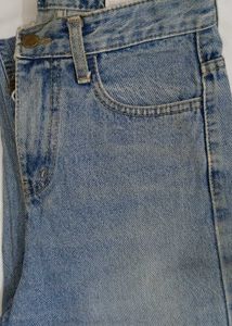 Light Wash High-Waist Straight Fit Jeans