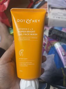 Dot & Key Vitamin C+E Face Wash