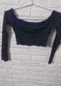 Chic Black Off-Shoulder Crop Top