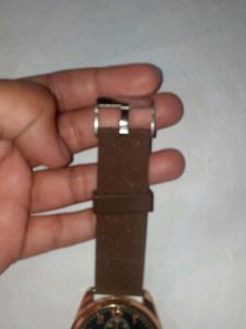 Men's ⌚ Brown Watch With Golden Dial.