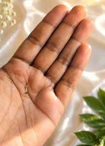 Tiny Gold Stud nosepin