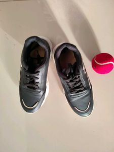 Stylish Black Sneakers 5size