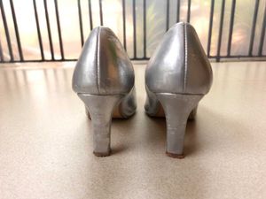 🔥LOWEST PRICE🔥 Stepping Embellished Heeled Pumps