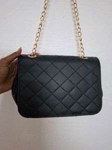 Chic Quilted Black Crossbody Bag with Gold Chain
