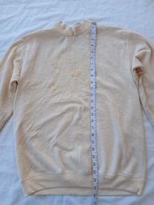 baggy sweatshirt colour yellow