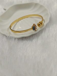 Elegant Gold-Tone Bangle Bracelet