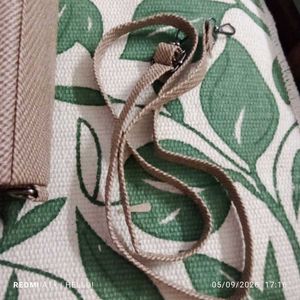 Stylish Neutral Handbag