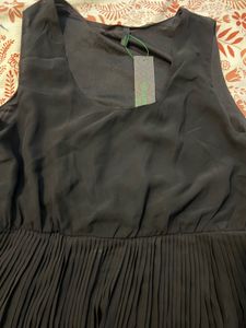 Elegant Black Pleated Ankle-Length Maxi Dress