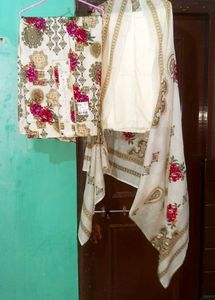 Elegant Floral Print Kurta Set with Dupatta