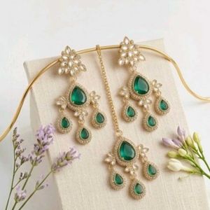 Emerald & Gold Tone Jewellery Set