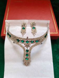 Elegant Emerald &amp; Crystal Necklace Set