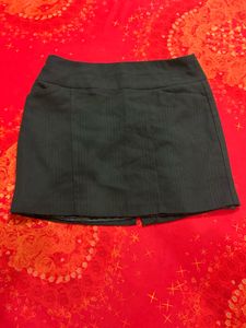 Chic Black Mini Skirt