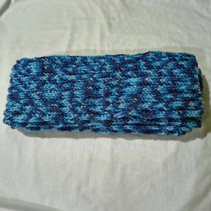 Handmade woolen muffler