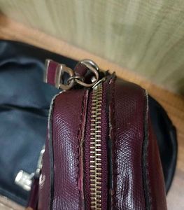 Stylish Guess Crossbody Bag (BUY in coins)