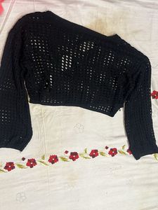 Chic Black Cropped Crochet Top