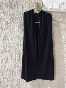 Chic Black Sleeveless Drape Top