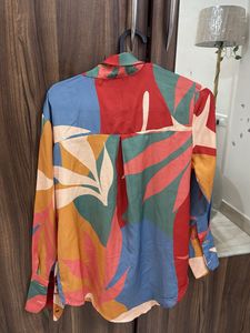 Vibrant Tropical Leaf Print Button-Up Shirt