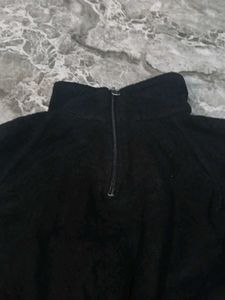 🖤a black hoodie🖤