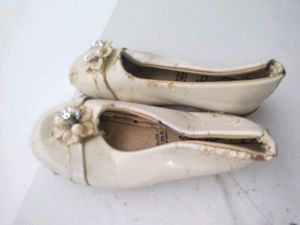 Elegant Cream Ballerinas with Pearl Embellishments