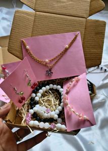 Valentine Jewellery Gift Hamper – Cute &amp; Minimal S