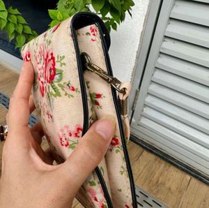 Vintage Design Floral Print Sling Bag with Clasp