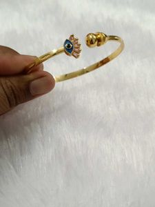 Elegant Gold-Tone Bangle Bracelet
