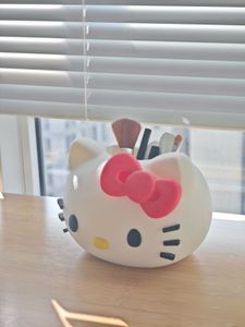 Cute Hello Kitty Makeup Brush Holder
