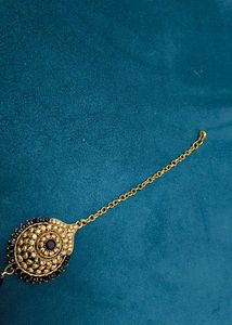 Elegant Gold-Toned Tikka &amp; Earring Set