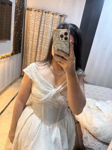 beautiful golden party gown with trail🎀🧚🏻‍♀️