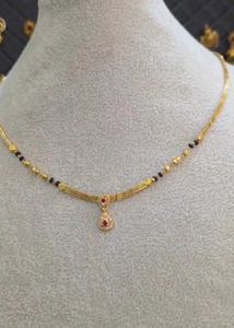 Elegant Gold Necklace with Pendant