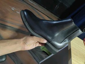 ZARA Classic Black Chelsea Boots