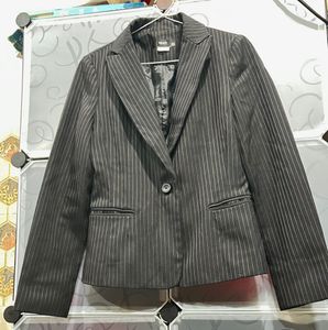 Striped Blazer - Stylish & Chic