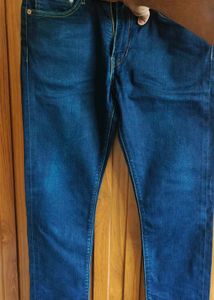 levis navy blue jeans size-32 (slim fit)