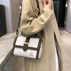 Impoted handyGood quality With long belt2 colour