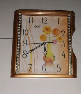 Ariel Quartz Clock