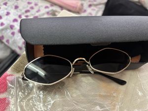 black sunglass