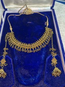 Elegant Gold Necklace & Earring Set