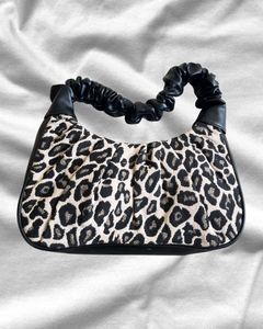 Chic Leopard Print Shoulder Bag