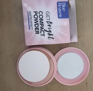 Blue Heaven Get Bright Compact Powder