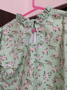 Balloon Sleeved Green Top