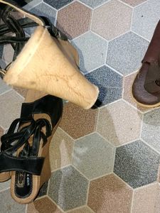 2 Heels 👠