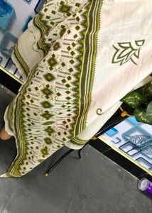 Elegant Ethnic Dupatta with Design Floral Motifs
