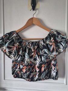 Tropical Off-Shoulder Ruffle Crop Top with slit sk
