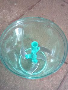 Manual Food Chopper also provides whisking