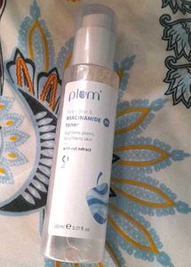 The Derma Hyaluronic Aqua Gel Sunscreen combo plum