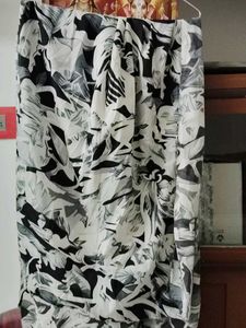 242.Monochrome Floral Print scarf